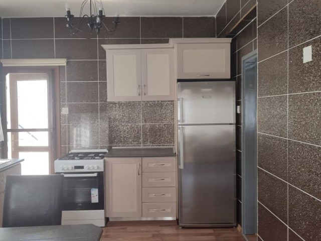 Kyrenia Zentrum 3 + 1 Wohnung Zu Verkaufen ** 