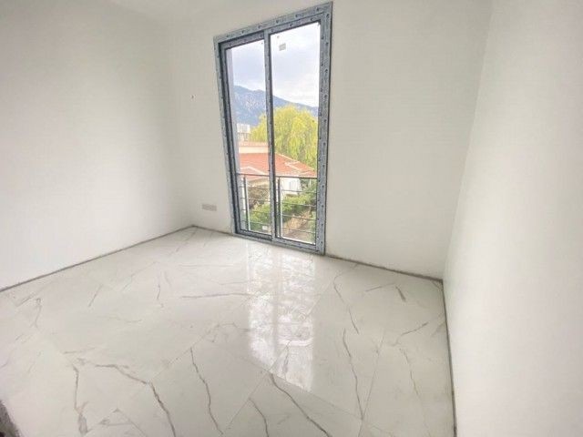 Kyrenia Zentrum 2 + 1 Wohnung Zu Verkaufen ** 