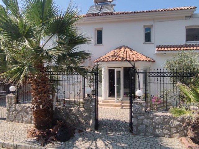 Kyrenia Ozankoy 4+1 Villa for Sale ** 