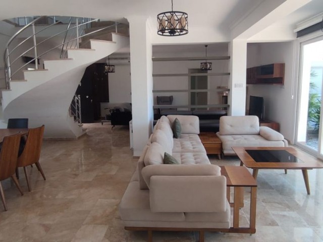 Girne Ozanköy 4+1 Satılık Villa