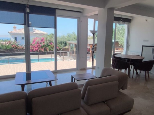 Girne Ozanköy 4+1 Satılık Villa