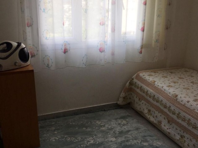 Kyrenia Turk Mahallesi 2 + 1 Wohnung Zu Verkaufen ** 