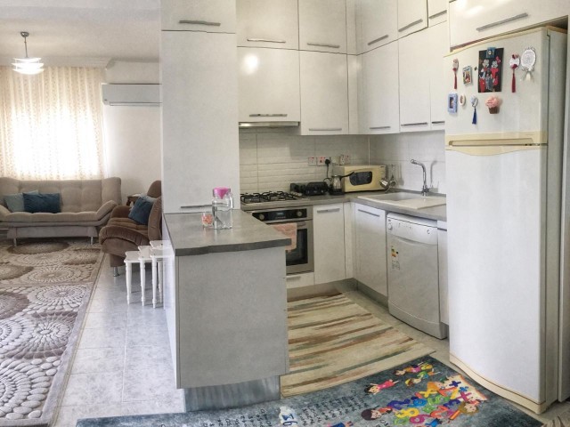 Kyrenia Turk Mahallesi 2 + 1 Wohnung Zu Verkaufen ** 