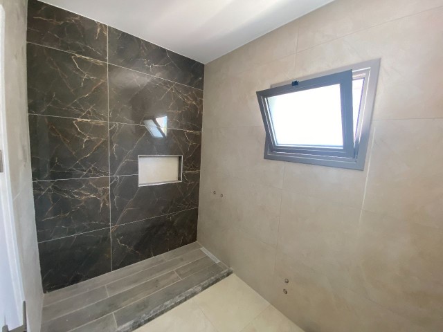 Girne  Merkeze Yakın Satılık 4+1 Villa