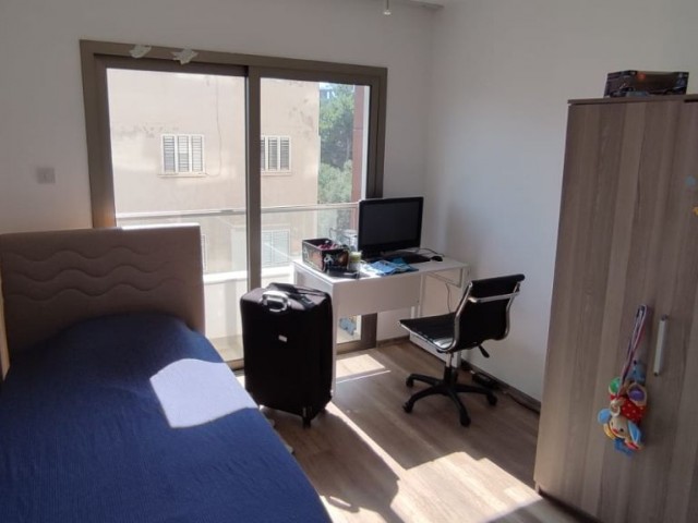 Kyrenia Zentrum 3 + 1 Wohnung Zu Verkaufen ** 