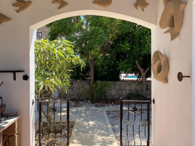 Kyrenia Esentepe 3 + 1 Villa For Sale ** 