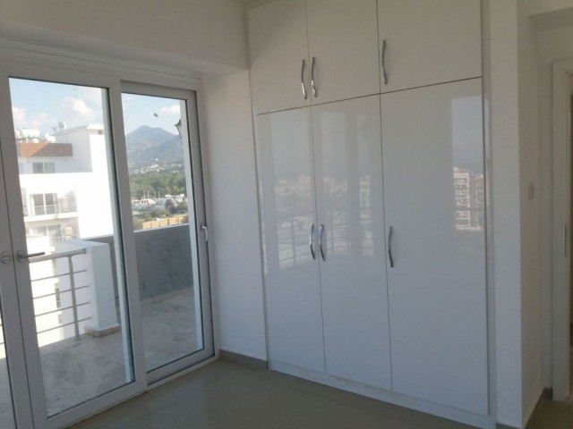 Girne / Merkezde ( Yukarı Girne) Yeni bitmiş 3+1 duplex penthouse