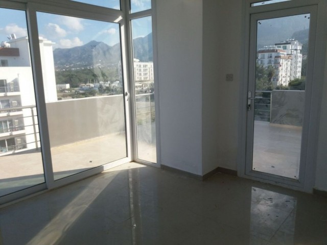 Girne / Merkezde ( Yukarı Girne) Yeni bitmiş 3+1 duplex penthouse