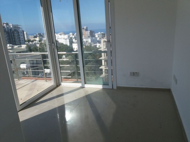 Girne / Merkezde ( Yukarı Girne) Yeni bitmiş 3+1 duplex penthouse