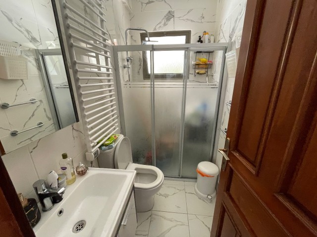 Freistehende 5+2-Villa mit eigenem Bad in jedem Zimmer, privatem Pool und Kamin in Alsancak