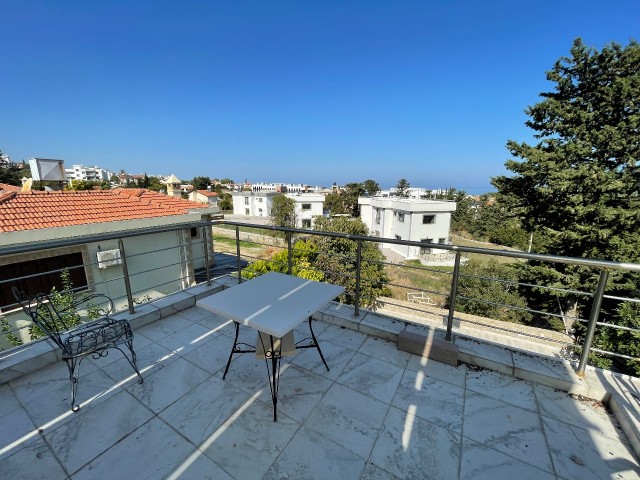 Freistehende 5+2-Villa mit eigenem Bad in jedem Zimmer, privatem Pool und Kamin in Alsancak