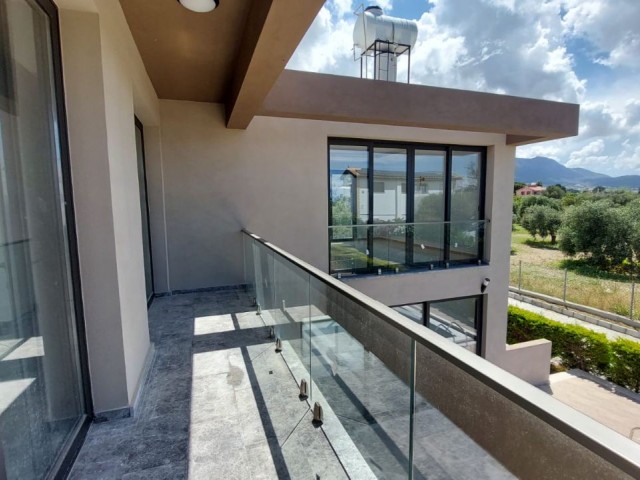 Neu fertiggestellte Villa in fußläufiger Entfernung zum Meer in Çatalköy, Kyrenia