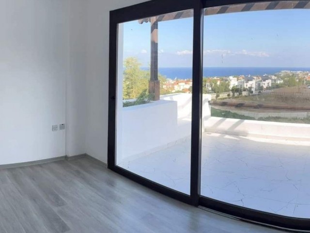 Girne Alsancak Escape plaja yakın deniz manzaralı triplexs daire 