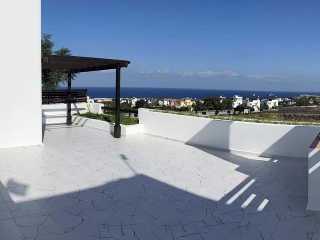 Girne Alsancak Escape plaja yakın deniz manzaralı triplexs daire 