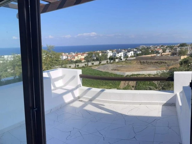 Girne Alsancak Escape plaja yakın deniz manzaralı triplexs daire 