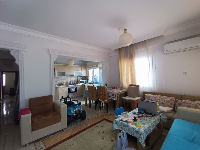 Wohnung zum Verkauf in der Region Kyrenia Kashgar, in der Nähe des Hotels Les Embassadeurs und des Meeres