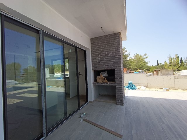 Girne /Zeytinlik bölgesinde deniz manzaralı modern tarzı villa