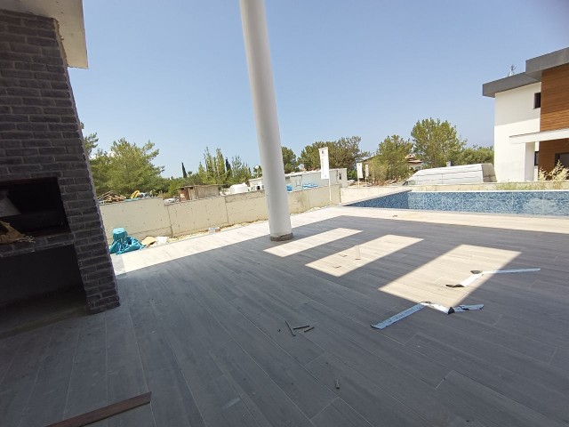 Girne /Zeytinlik bölgesinde deniz manzaralı modern tarzı villa