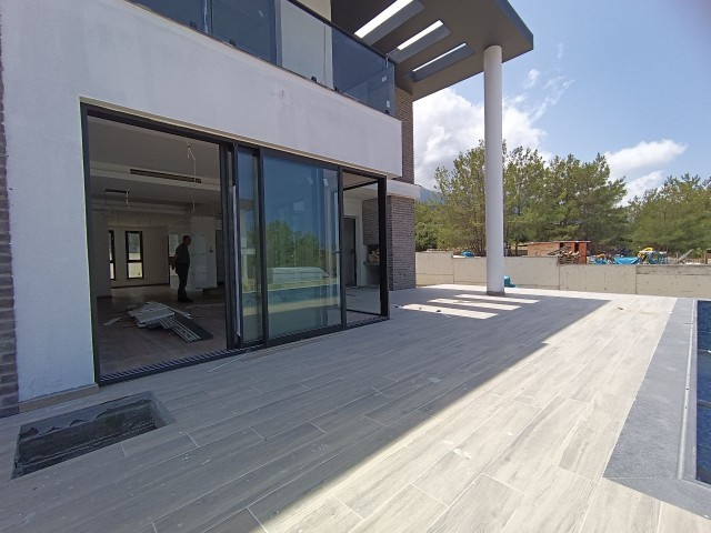 Girne /Zeytinlik bölgesinde deniz manzaralı modern tarzı villa