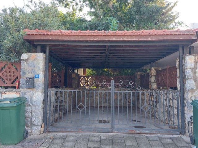 Große Villa mit freistehendem Garten in Bellapais, Kyrenia