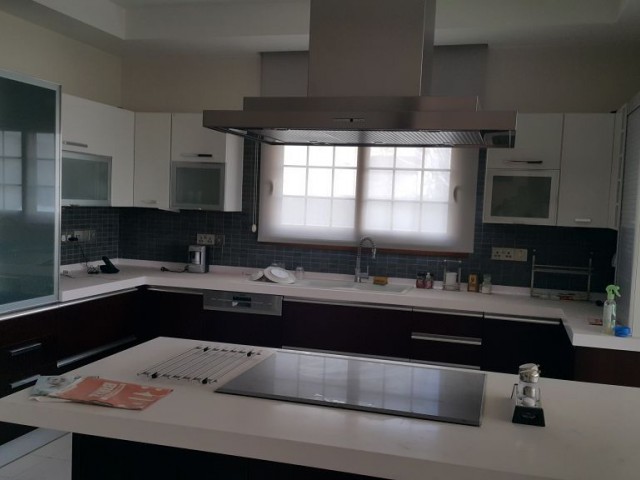 Detached House For Sale in Küçük Kaymaklı, Nicosia