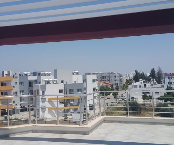 Gönyeli'de eşsiz manzarası ile penthouse.