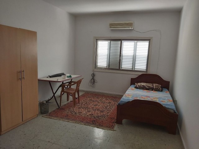 Lefkoşada kiralık geniş 3+1 daire.