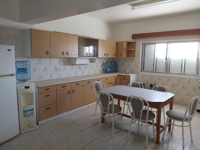 Lefkoşada kiralık geniş 3+1 daire.