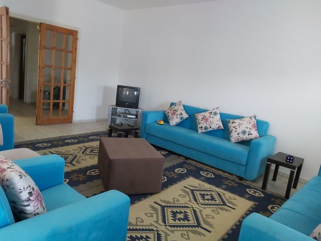 Lefkoşada kiralık geniş 3+1 daire.