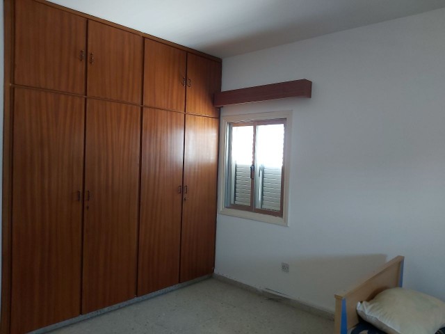 Lefkoşada kiralık geniş 3+1 daire.