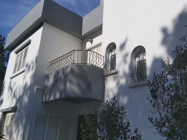 Detached house with garden for sale in Kyrenia Bogaz. 