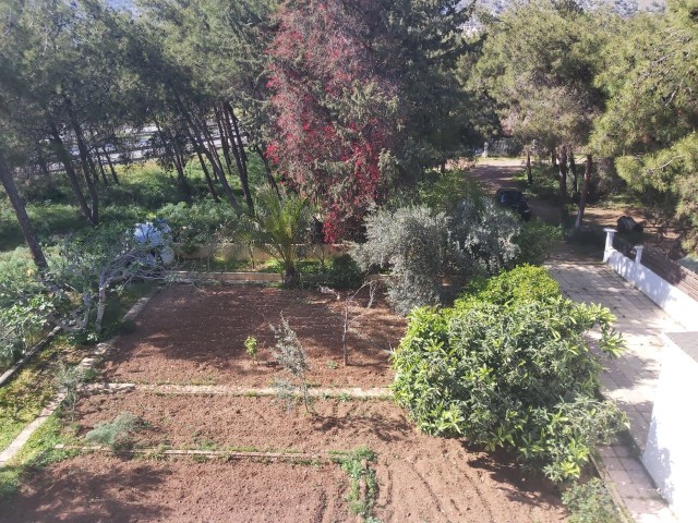 Freistehendes Haus mit Garten zu verkaufen in Kyrenia Bogaz. 