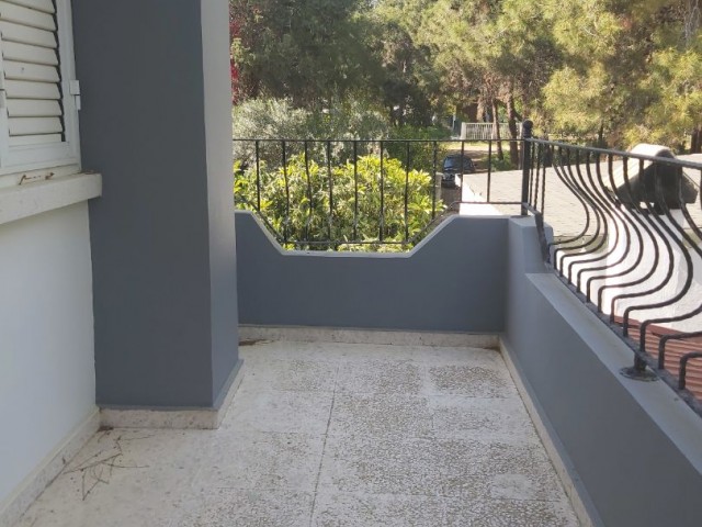 Detached house with garden for sale in Kyrenia Bogaz. 