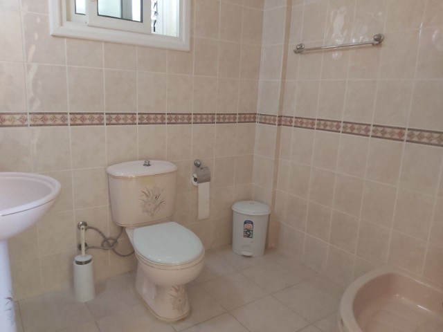 Detached house with garden for sale in Kyrenia Bogaz. 