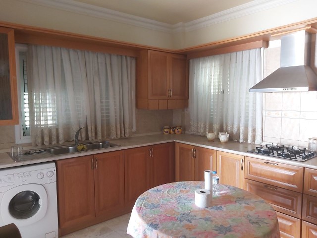 Detached house with garden for sale in Kyrenia Bogaz. 