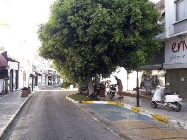 LADEN ZU VERMIETEN GEGENÜBER DEM HAFEN VON KYRENIA ERTAN MARKET ** 