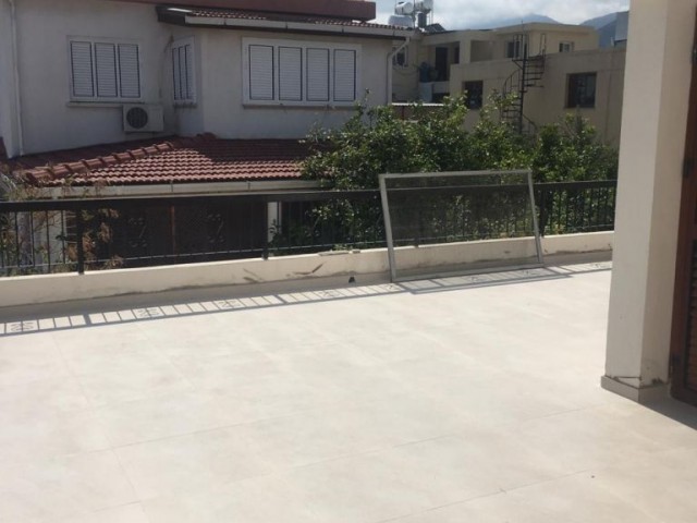 Karaoğlanoğlunda Geniş Bahçeli Villa