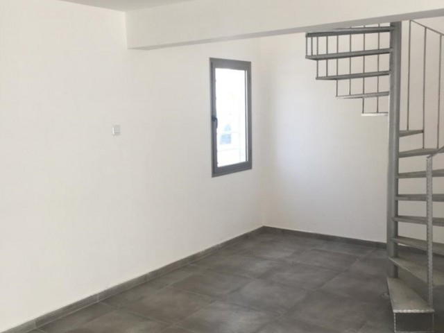 Girne Merkezde 165m2 Kullanım Alanlı Sende Katlı Kiralık Dükkan