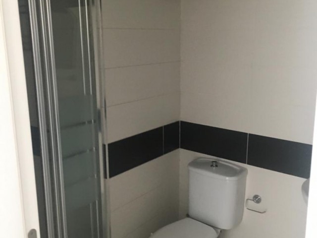 Girne Üniversitesi Servis Güzergahında Kar Market Arkası 2+1 Yeni Bina Kiralık Daire