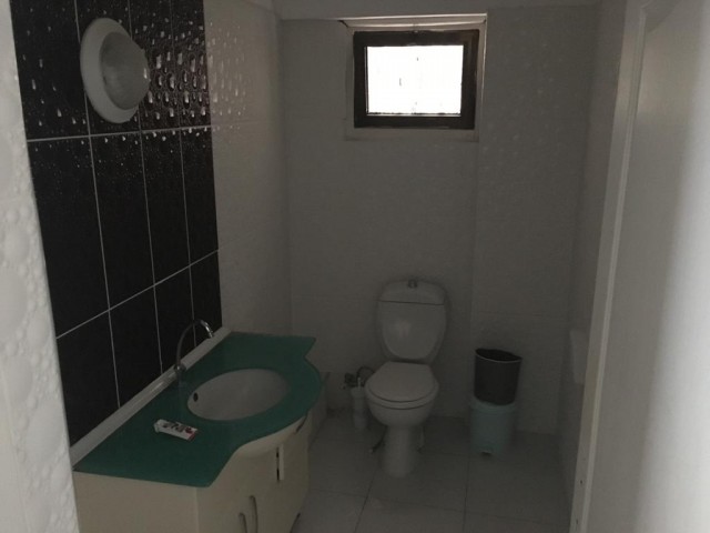 Girne Sulu Çembere Yakın Cadde Üstü Kiralık 160m2 Sende Katlı Dükkan