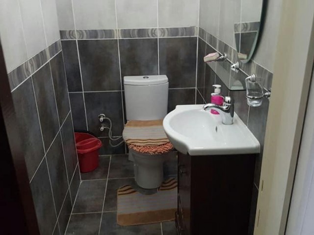 Girne 23 Nisan Okulu Bölgesinde Merkezde Kiralık 3+1 