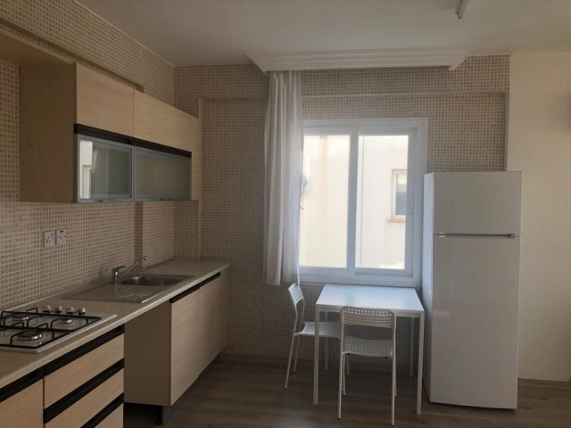 Girne Merkezde Site İçerisinde 1+1 Ortak Havuzlu Eşyalı Daire