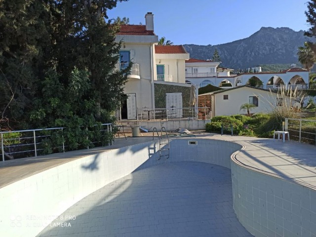 4+1 Luxusvilla mit privatem Pool in der Region Karaoglanoglu Edremit jährliche und periodische Mietoptionen ** 