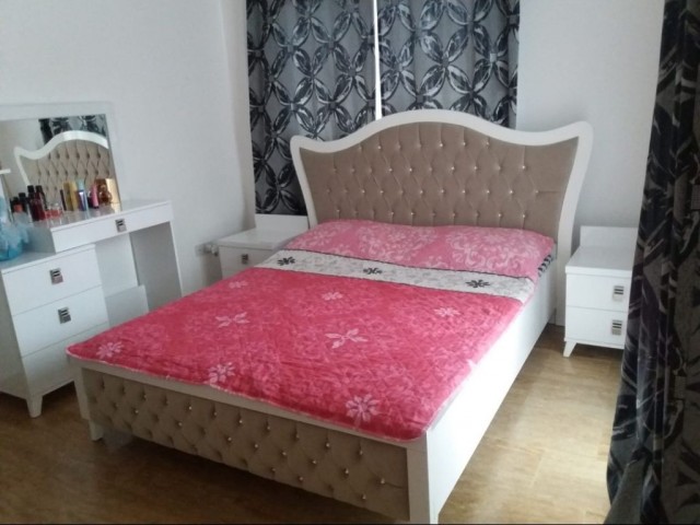 Alsancak Merkeze Yakın ve Anayola Çok Yakın Eşyalı Satılık 3+1 Özel Havuzlu Villa