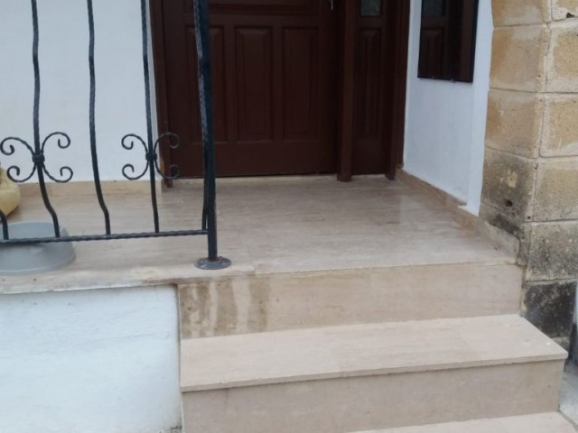 3 + 1 Villa with Private Pool for Sale with Furniture Close to the Center of Alsancak and Very Close to the Main Road ** 