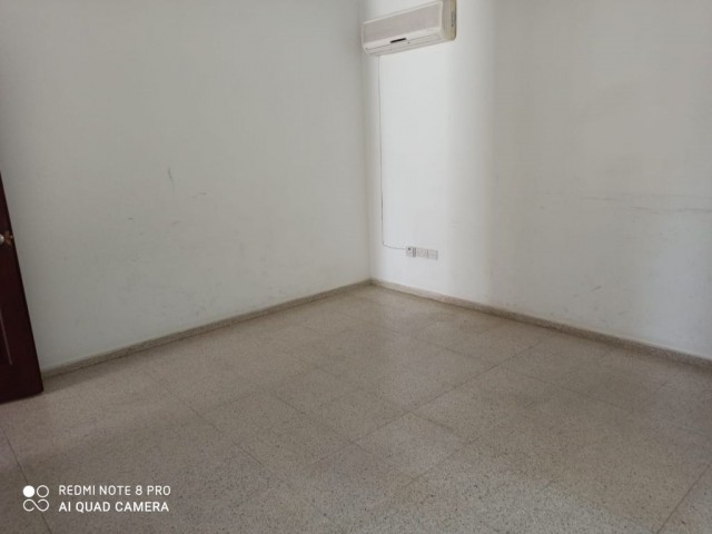 Girne Merkez Mahkemeler Bölgesinde 1+1 Kiralık Ofis 