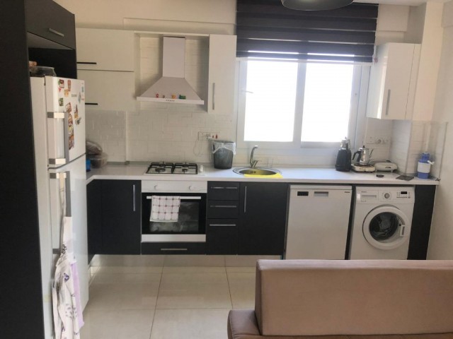 Girne Merkezde Havuzlu Site İçerisinde Kiralık Yeni 1+1 Daire 