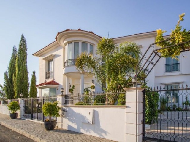 Yenikent'de Satılık Lüx Villa-Müstakil