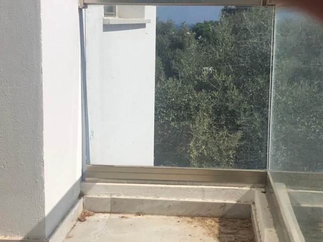 1+1 Wohnung Zum Verkauf Null Mit Terrasse Mit Meerblick In Kyrenia Olivenhain ** 