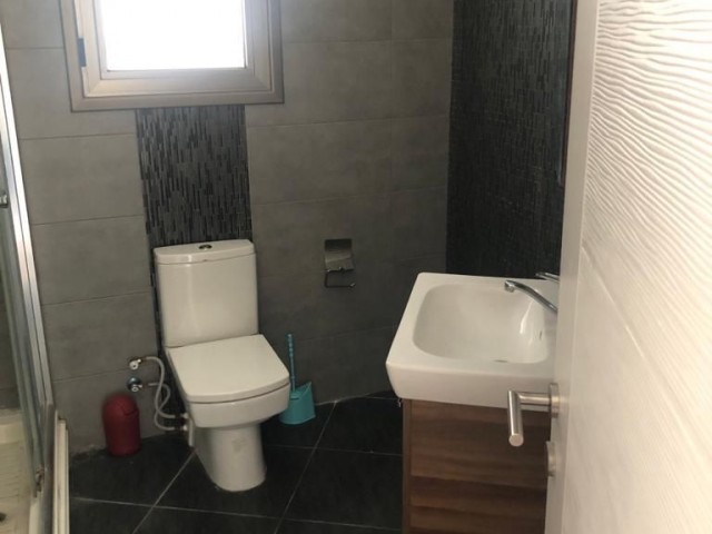 Girne Merkez'de Anayola Yürüyüş Mesafesinde Kiralık Yeni 1+1